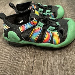 Toddler unisex rainbow Keen shoes